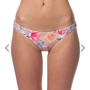 Reversible ripcurl bottoms. Size XS.