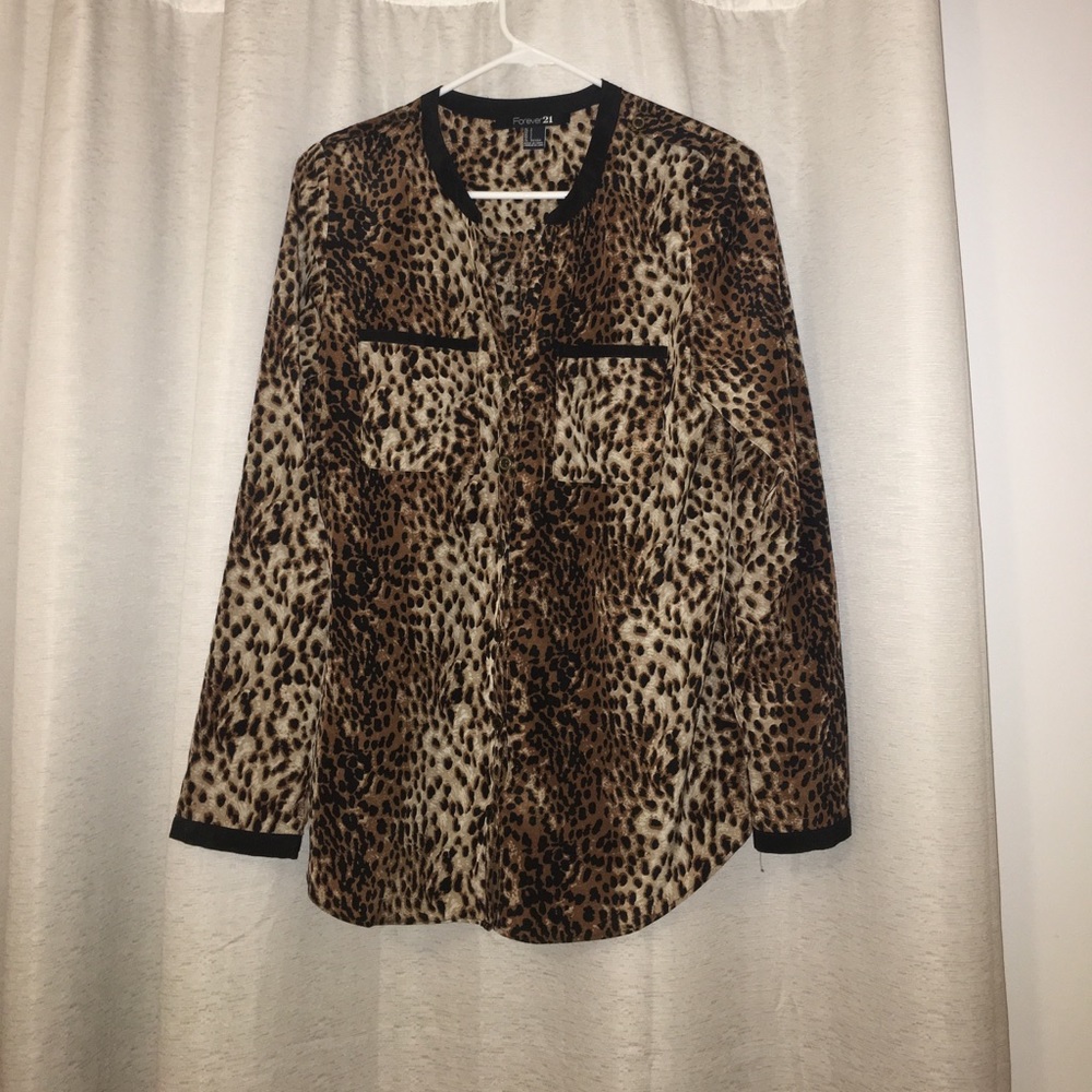 Cheetah Print long sleeve button down blouse!
