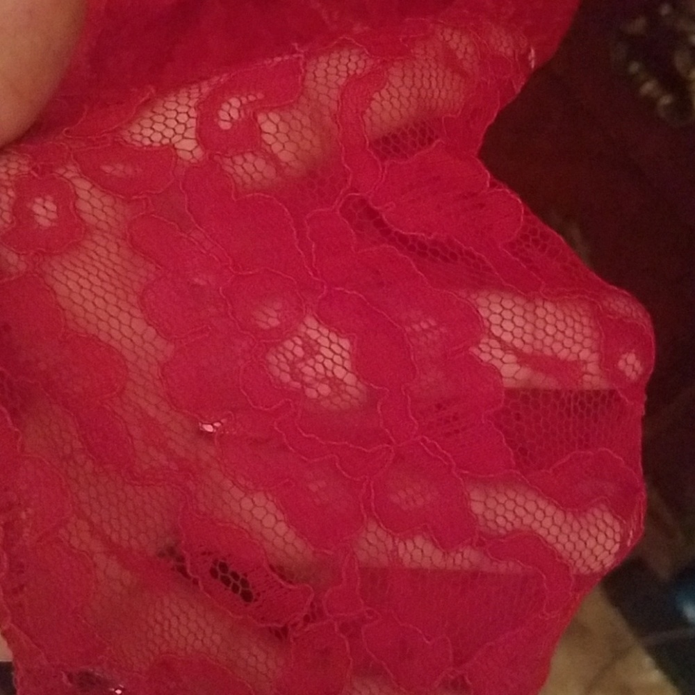 Red Lace Duster - Picture 3 of 3