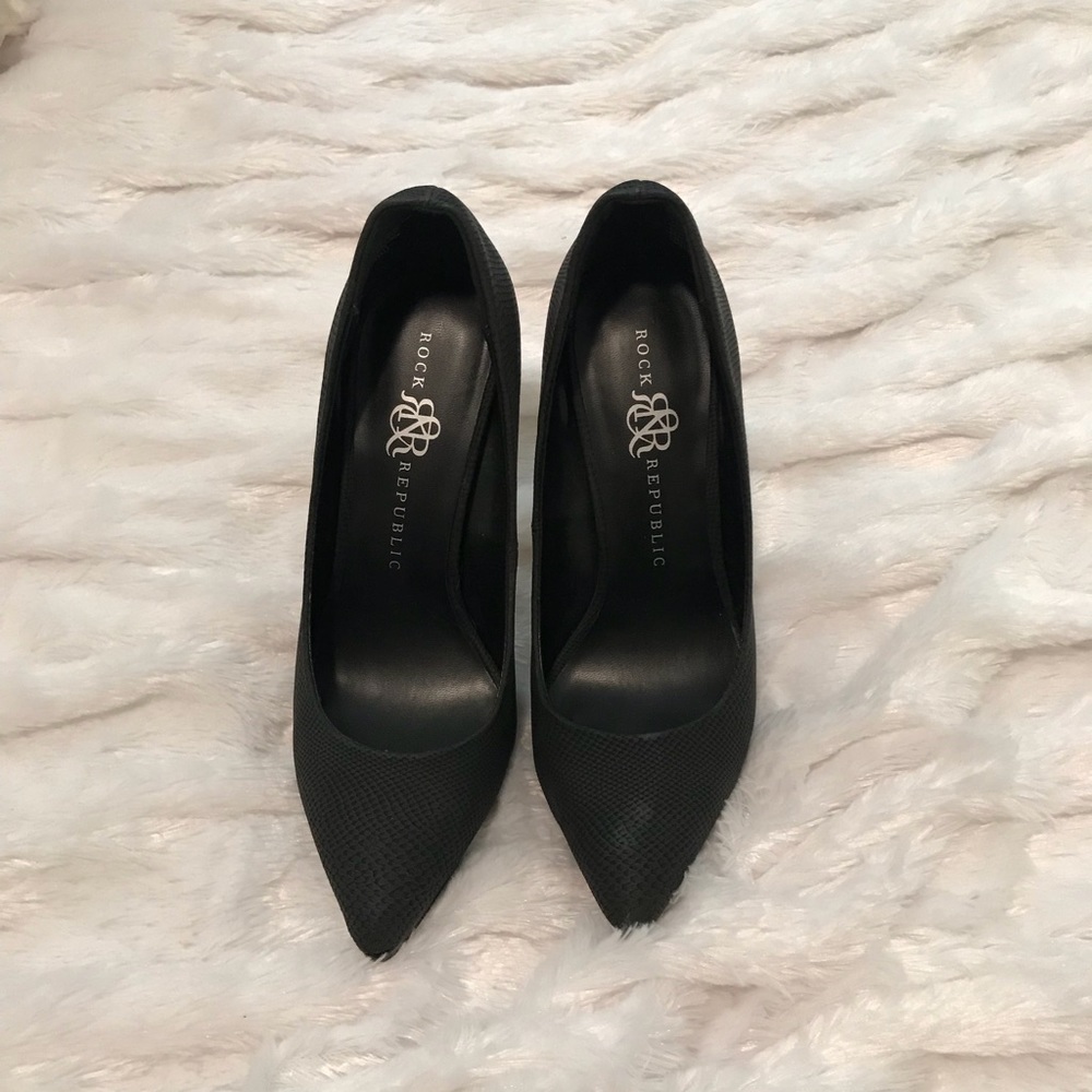 Black Rock & Republic Pumps