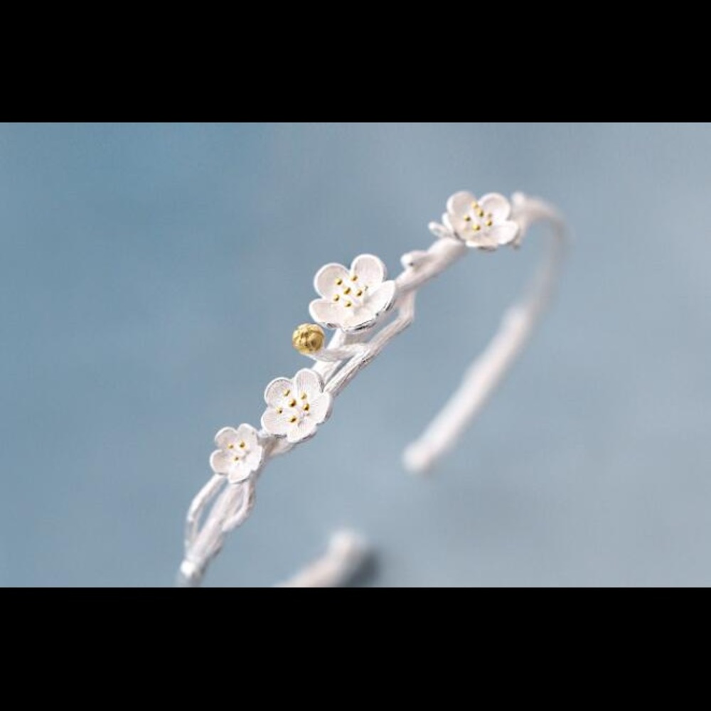 🎄 PRICE DROP: CHERRY BLOSSOM BANGLE - Picture 3 of 6