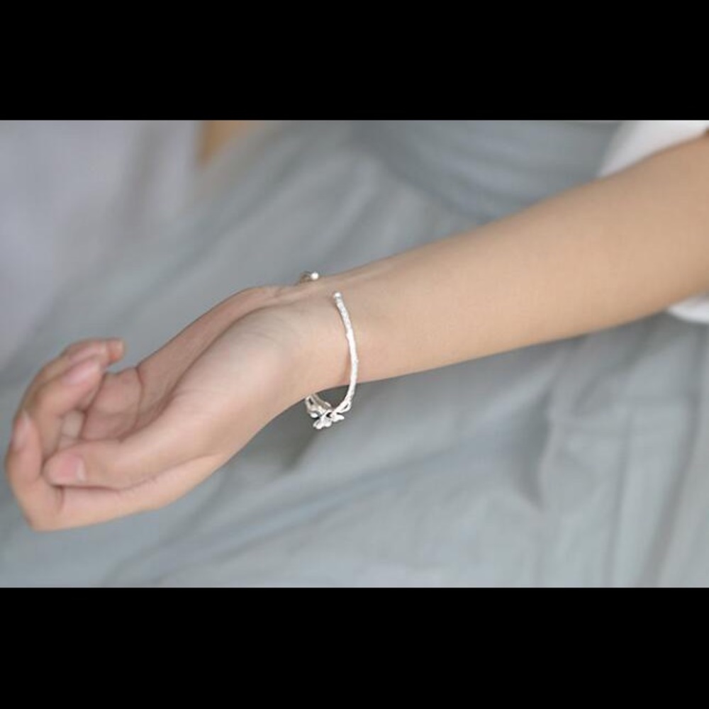 🎄 PRICE DROP: CHERRY BLOSSOM BANGLE - Picture 6 of 6