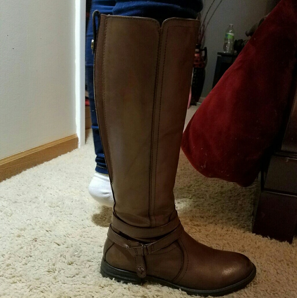 Like new brown knee high riding boots