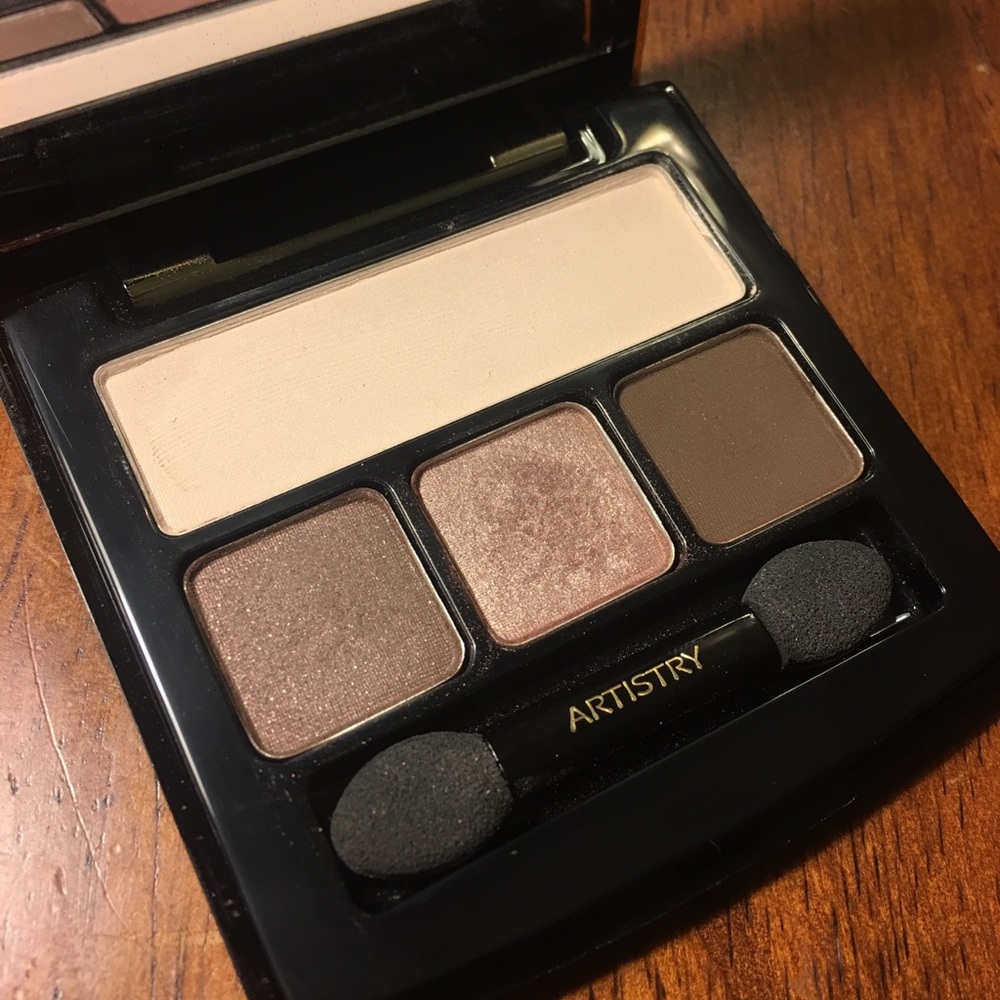 Signature Color Eyeshadow Quad in Natural Glow