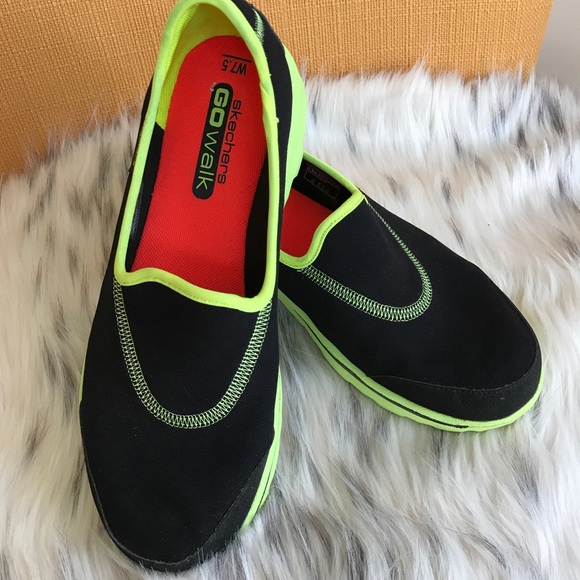 green skechers go walk