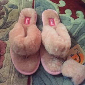 NWT Pink Rose Noosa Sheepskin Fur EMU Flip Flops