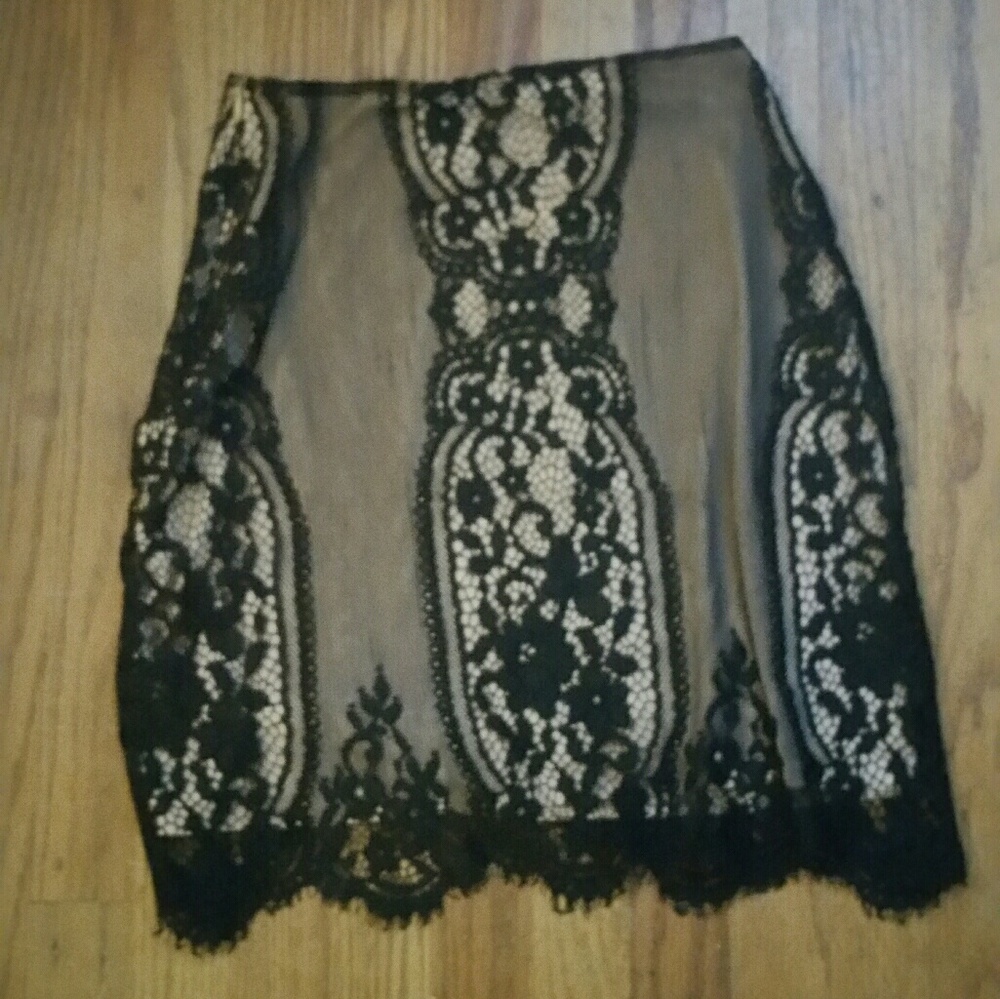 For love and lemons wildflower lace skirt sz small