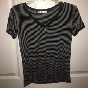V-neck t-shirt