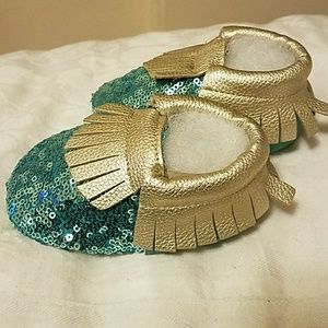 Baby moccasins sequined