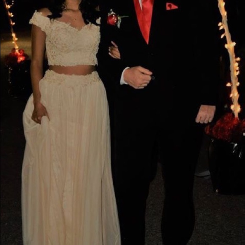 Creme prom dress