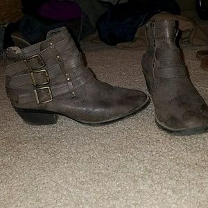 Size 7 grey booties