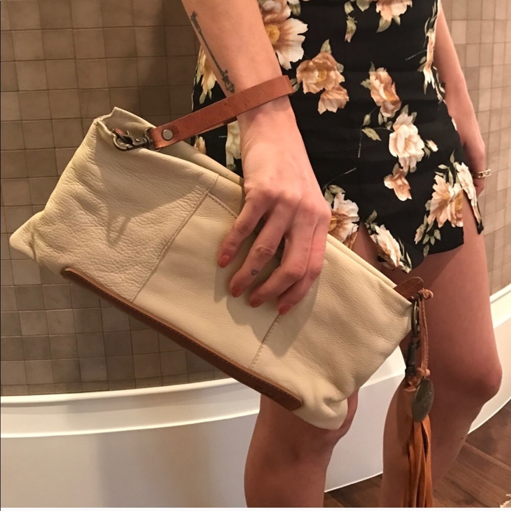 Will’s Leather Goods Cream Purse And Wristlett