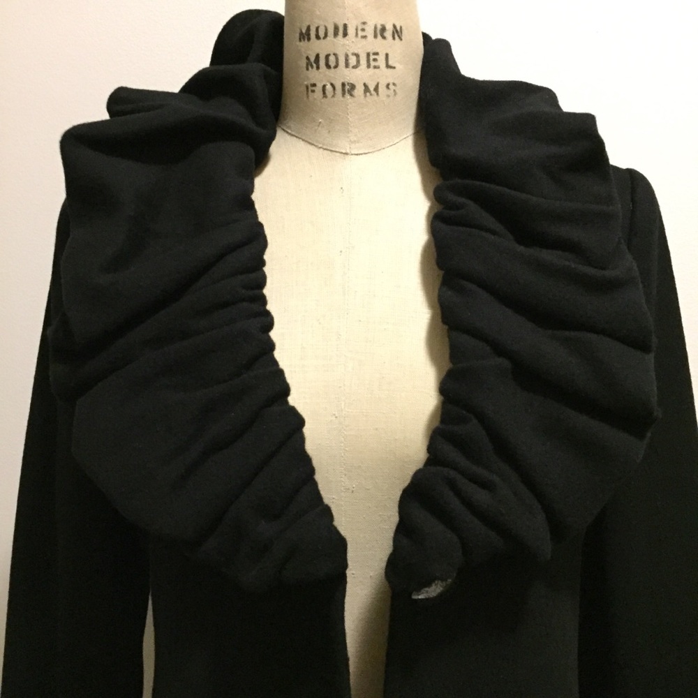 Tahari ruffled shawl collar coat sz S