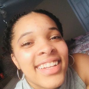 Meet your Posher, Janelle