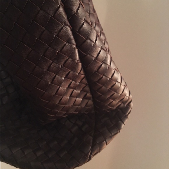Bottega Veneta Medium Campana Shoulder Bag - Picture 4 of 4