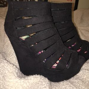 Strappy black wedges