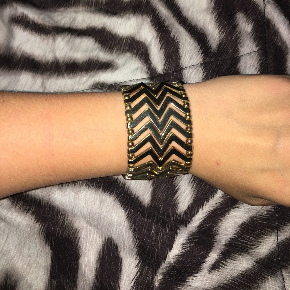 Gold stretch bracelet.