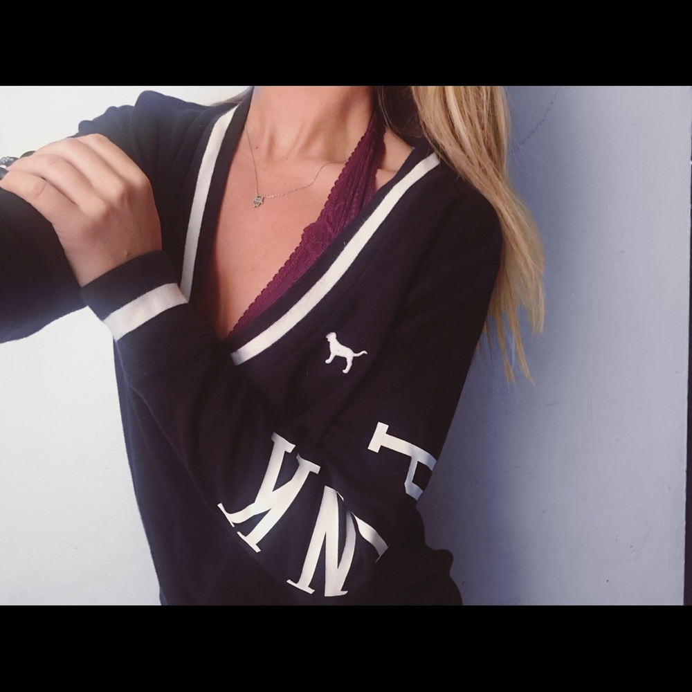 VS PINK RARE V neck Sweater