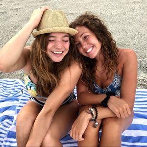 Meet your Posher, Alexis