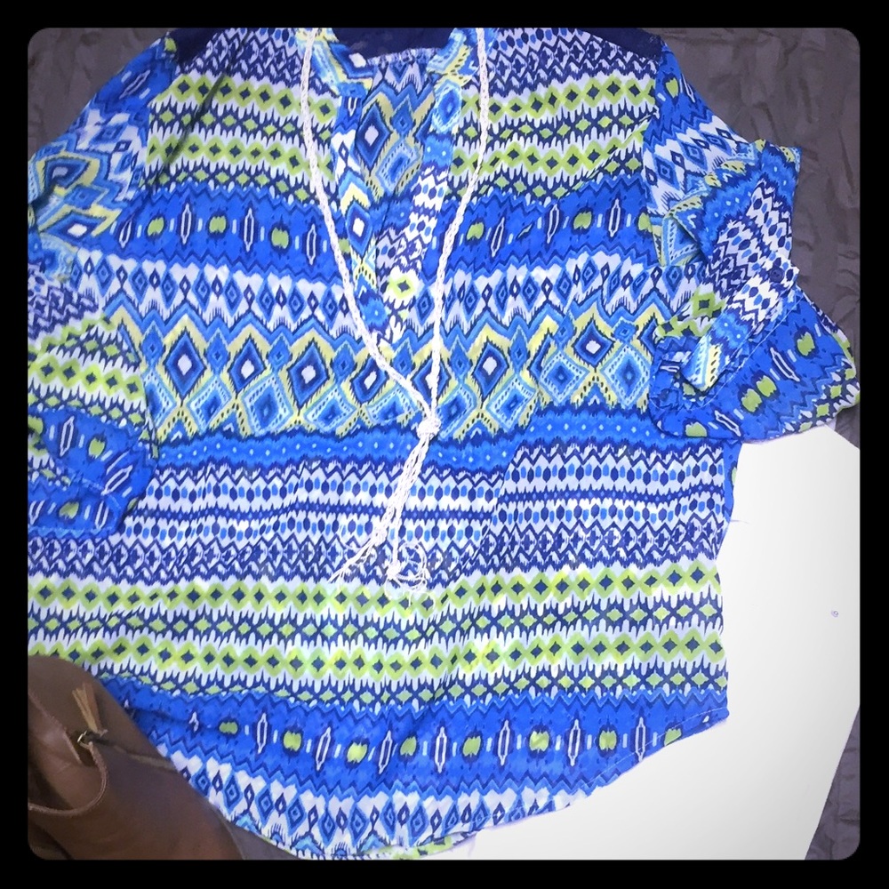 Blouse with print semi shear.
