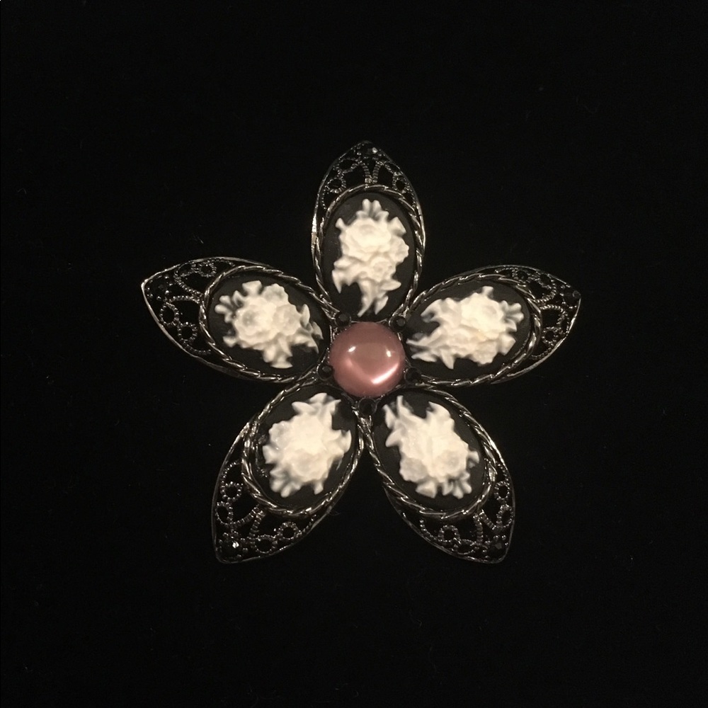 Antique style brooch