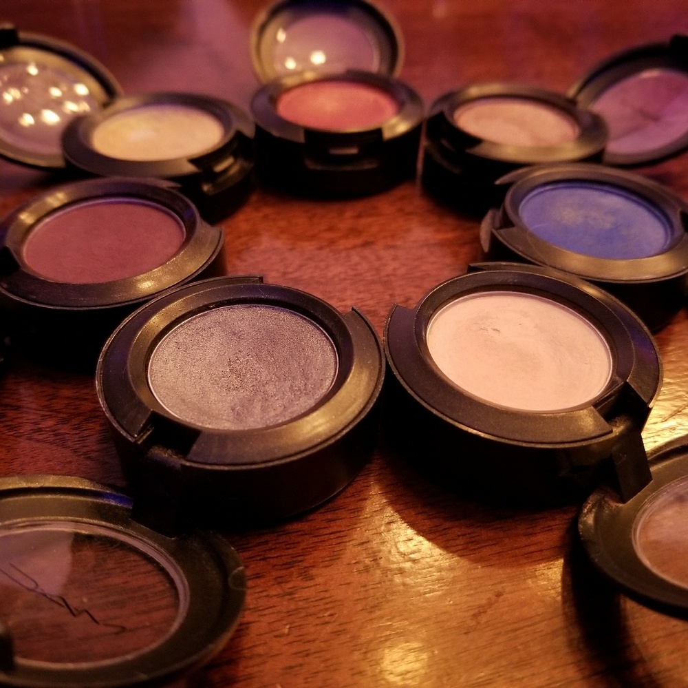 Lot of 7 MAC eyeshadows
