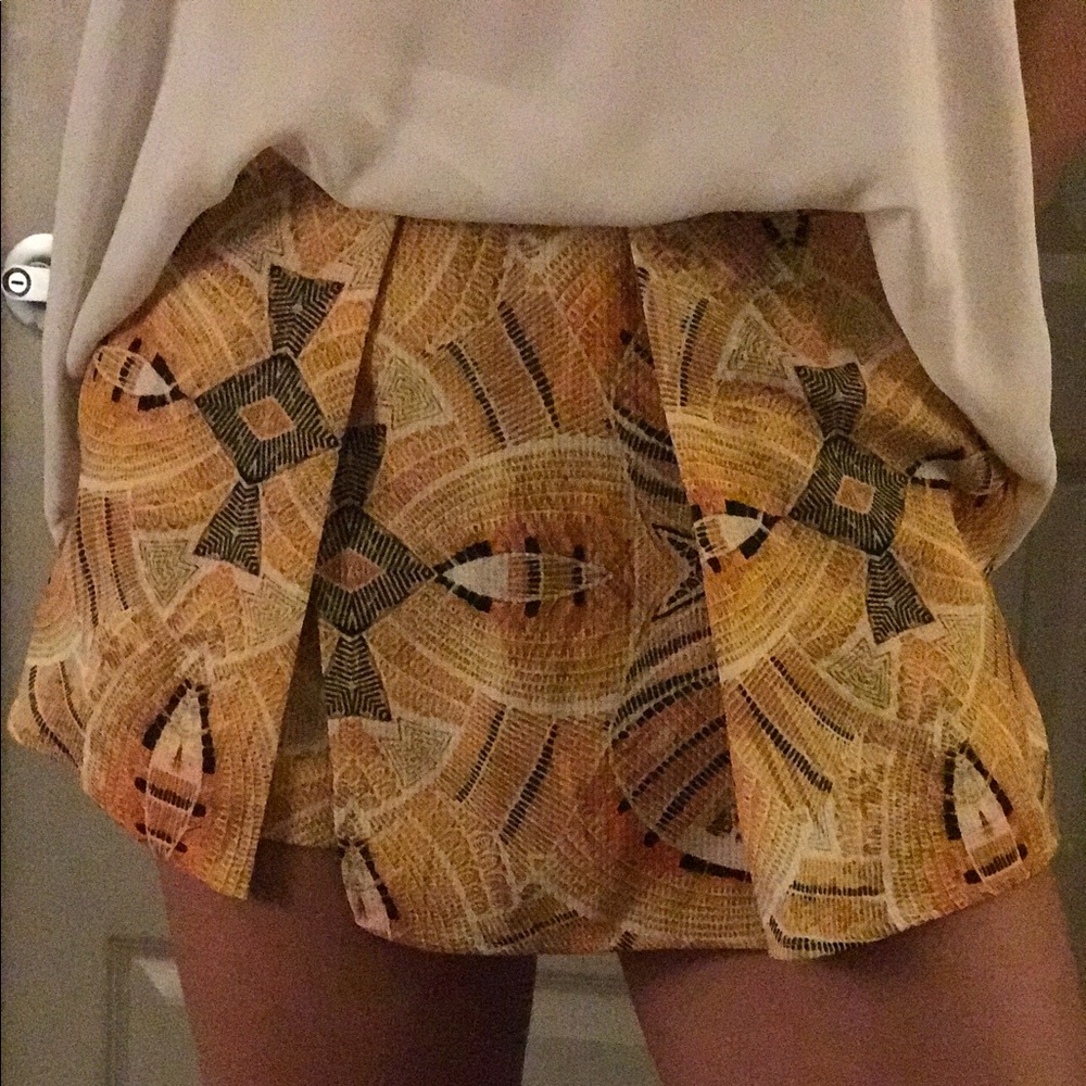 Patterned envelope shorts