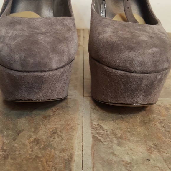 Jessica Simpson platform heals - Picture 2 of 5