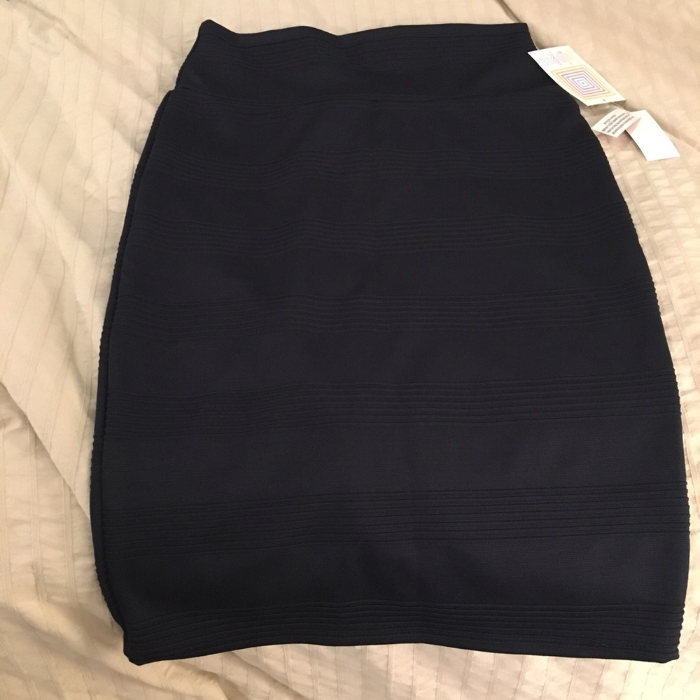 Lularoe S Cassie textured solid navy BNWT