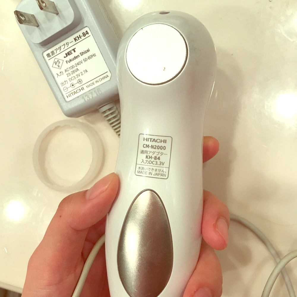 HITACHI CM-N2000-W Cool Facial Massager