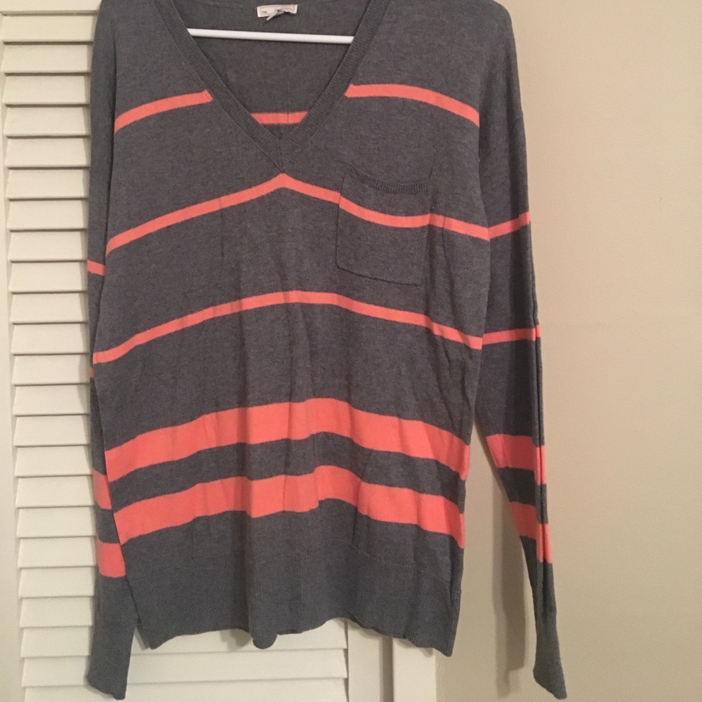 Gap sweater