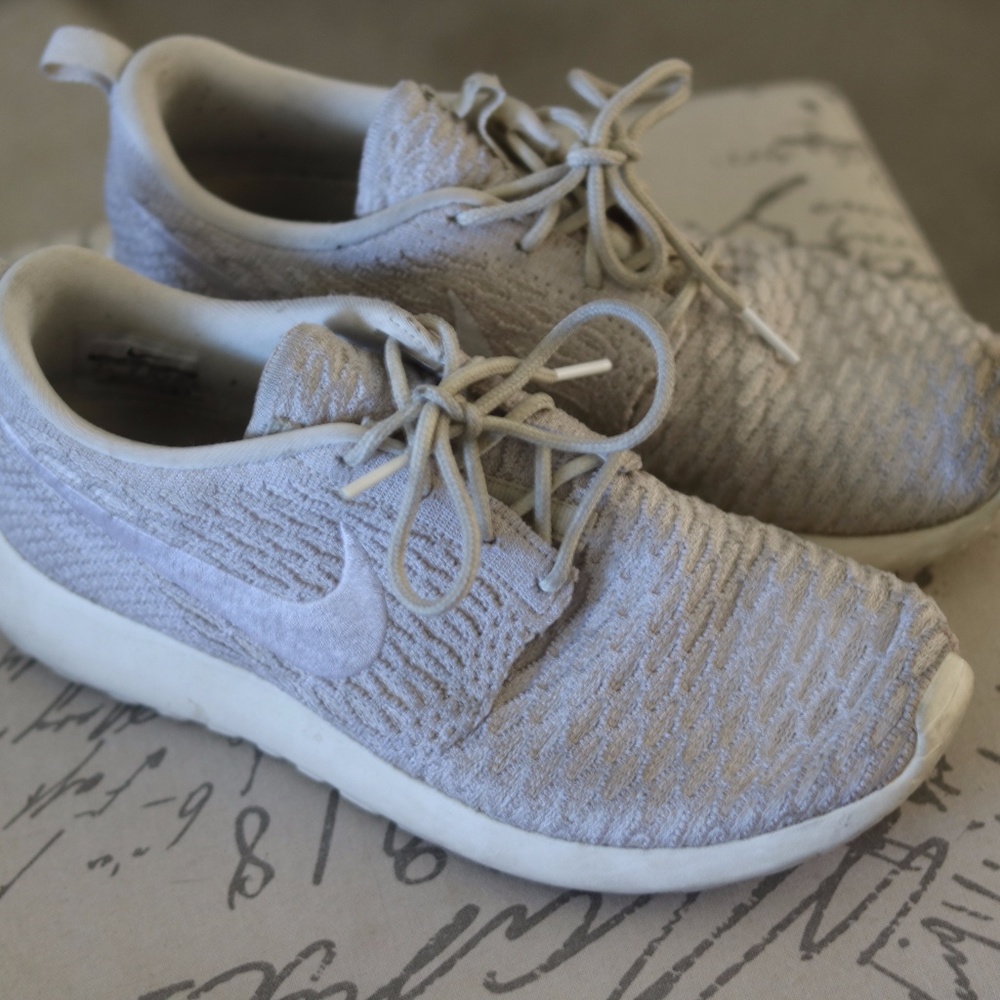 Nike Rosche Women's 8