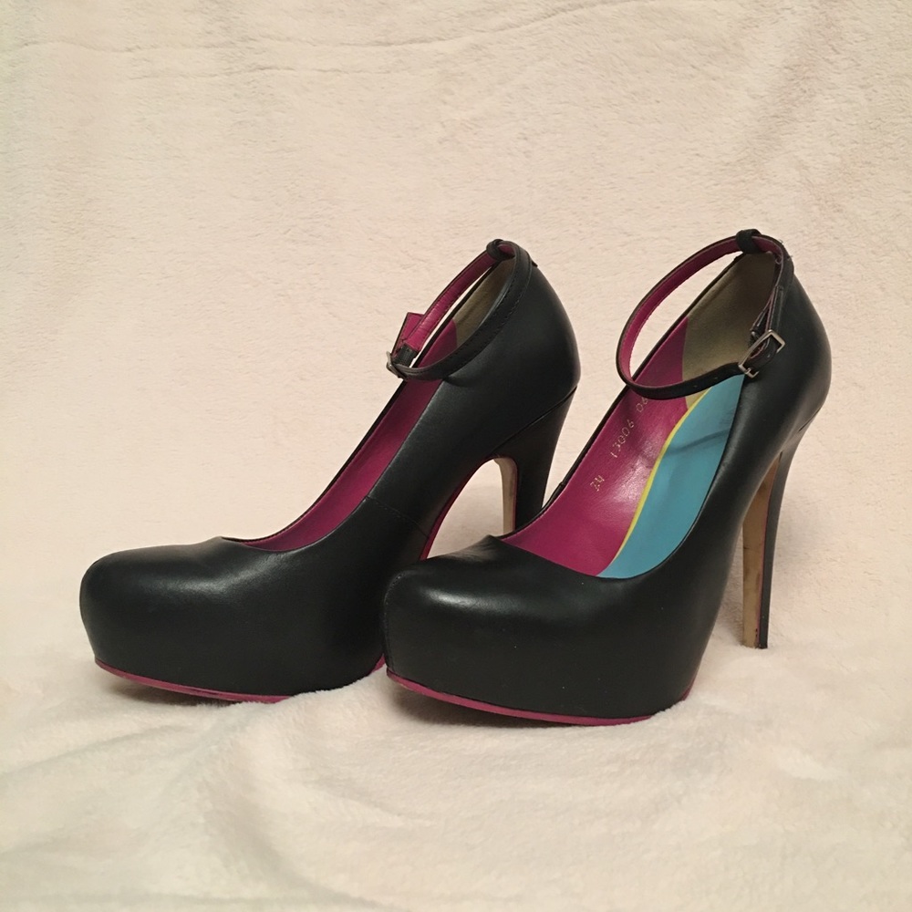 Andrea black heels SIZE 7