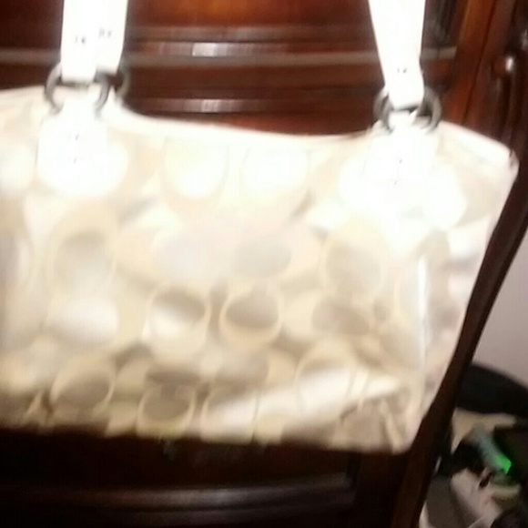 Coach. - Picture 3 of 4