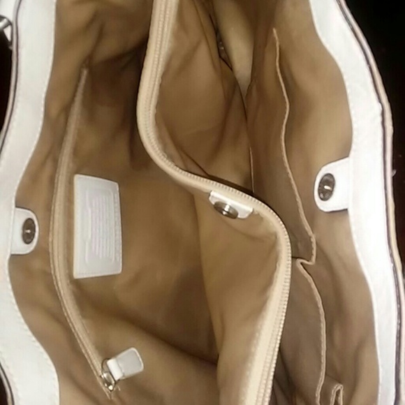 Coach. - Picture 4 of 4