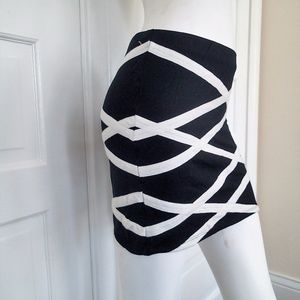 🔴3/$23!🔴 Forever 21 black and white mini skirt
