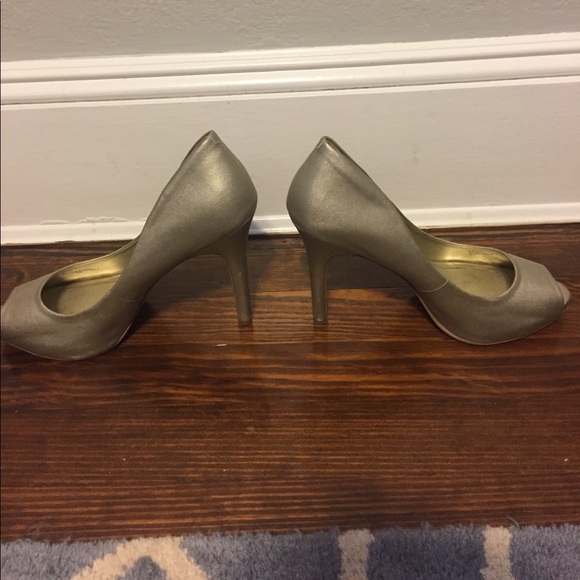 BCBGeneration Open Toe pumps - Picture 2 of 3