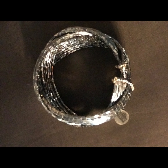 Sparkling, Dark gray, beaded, cuff bracelet. - Picture 2 of 3