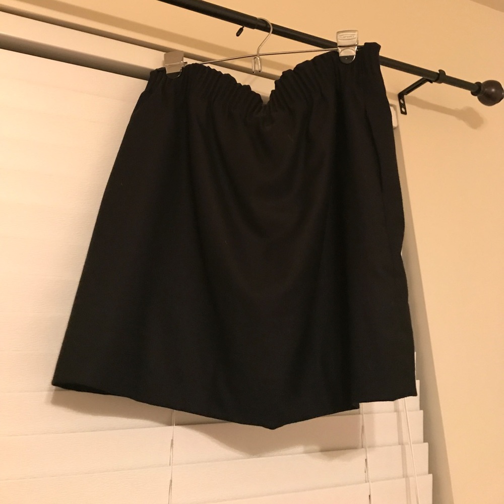 Black skirt with pockets