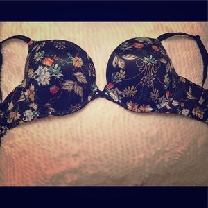 NWOT -VICTORIA'S SECRET Very sexy push-up