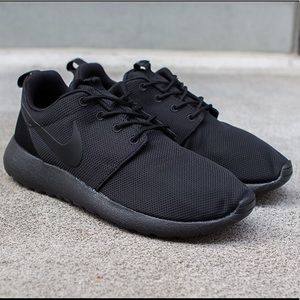 Women’s black on black Nike Roshe Run