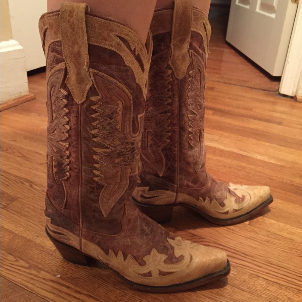 Corral boots size 8 1/2