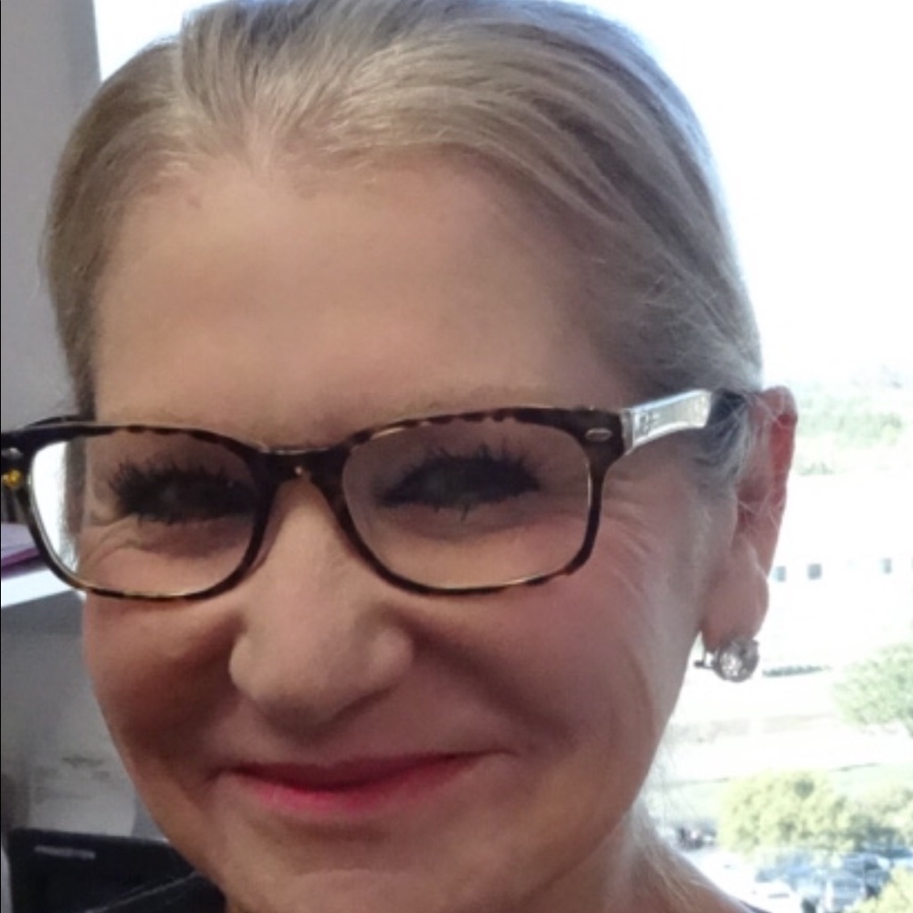 Meet your Posher, Lesli