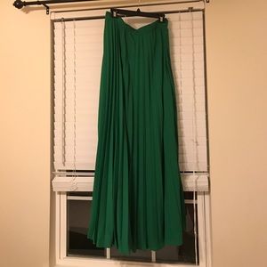 Green pleated long skirt