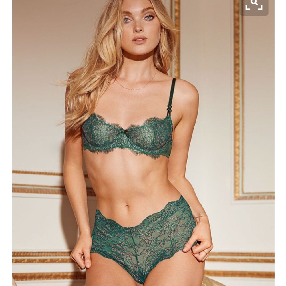 NWT Victoria secret holiday bra set