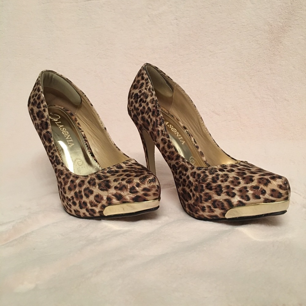 Leopard print heel SIZE 6 1/2