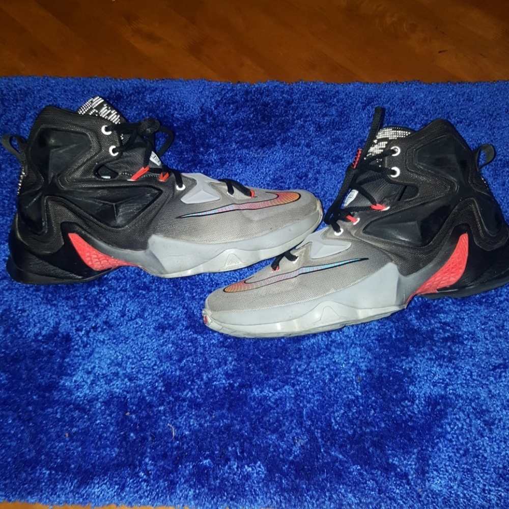 Nike Lebron James "Lebron 13" Size 9.5 Mens