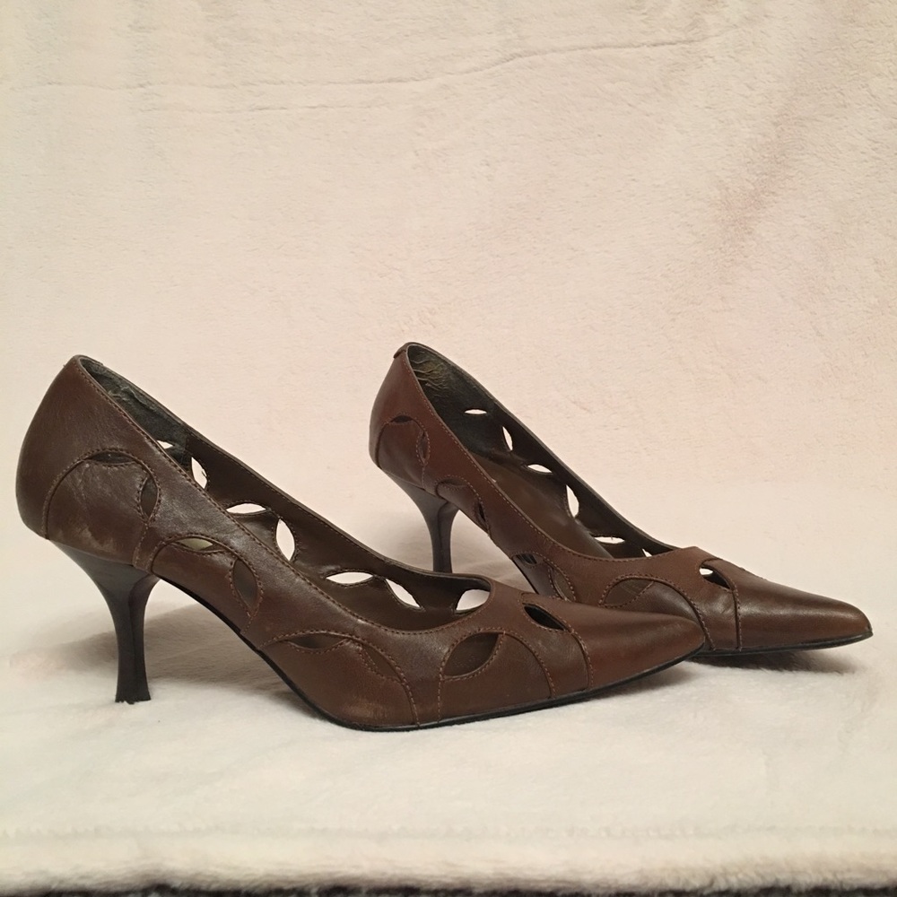 Brown pump SIZE 7