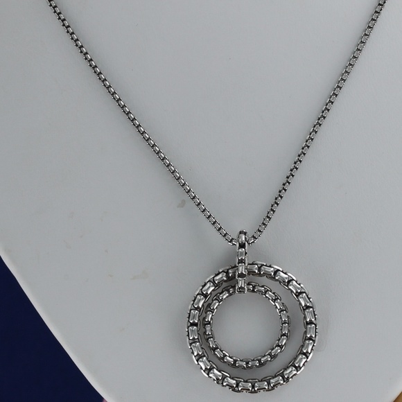 TRADE W/NANCE - Yurman Circle Pendant Necklace - Picture 6 of 6