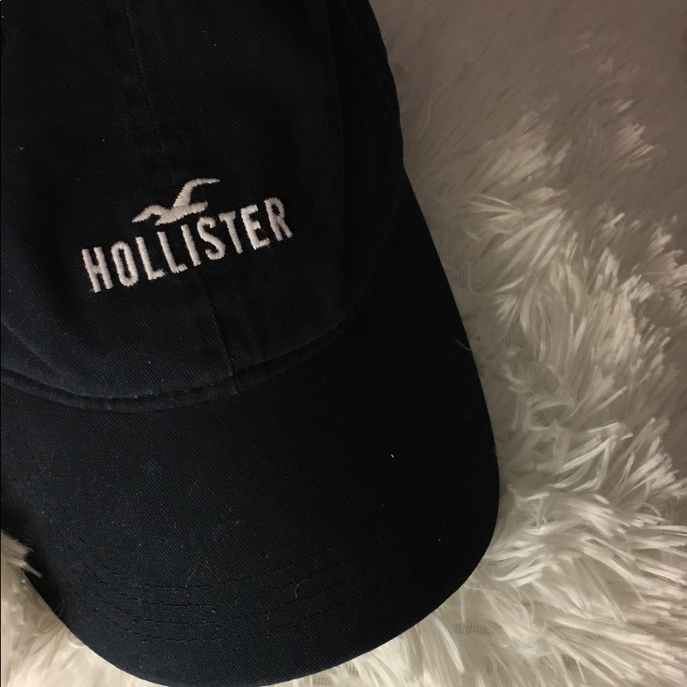 Navy blue hollister dad hat ;)